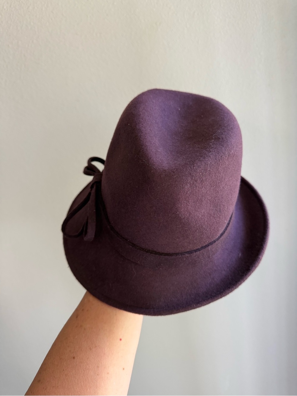 Wool Cloche Hat Bow Accent Wide Brim Vintage One Size Purple Plum Academia MCM - Picture 11 of 12